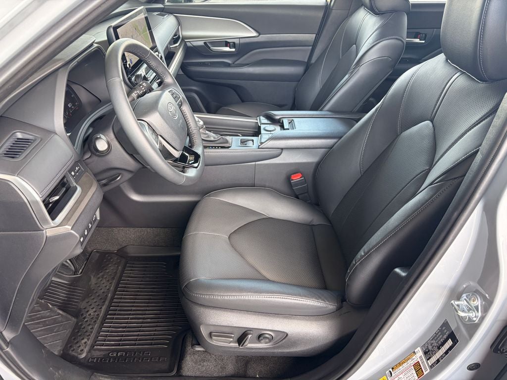 2026 Toyota GRAND HIGHLANDER HEV Nightshade Edition