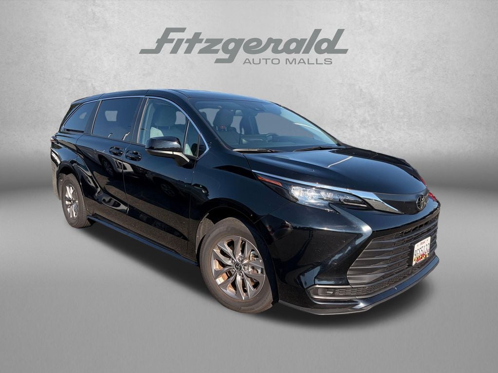 2026 Toyota Sienna LE 8 Passenger