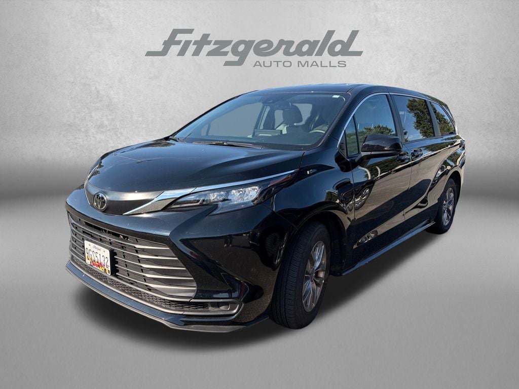 2026 Toyota Sienna LE 8 Passenger