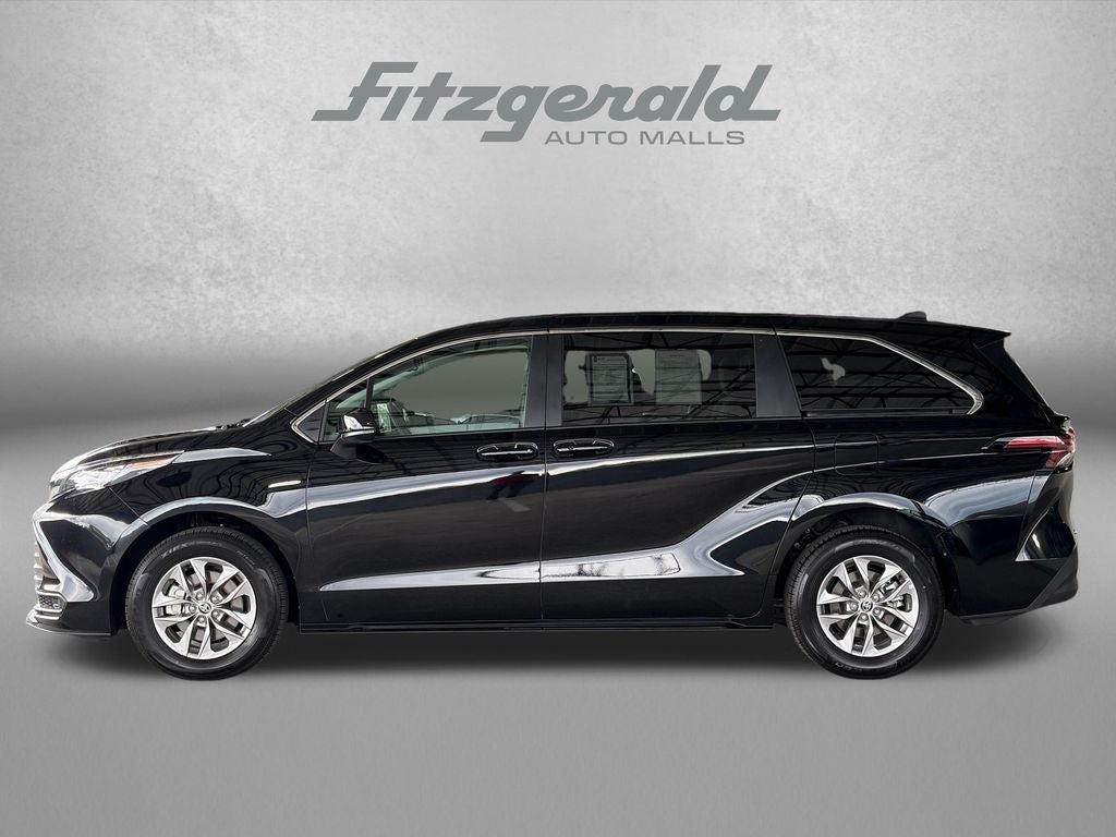 2026 Toyota Sienna LE 8 Passenger