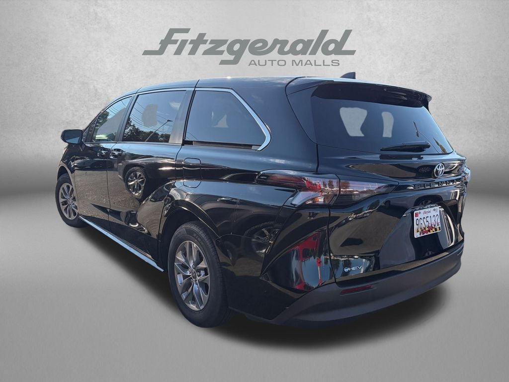 2026 Toyota Sienna LE 8 Passenger