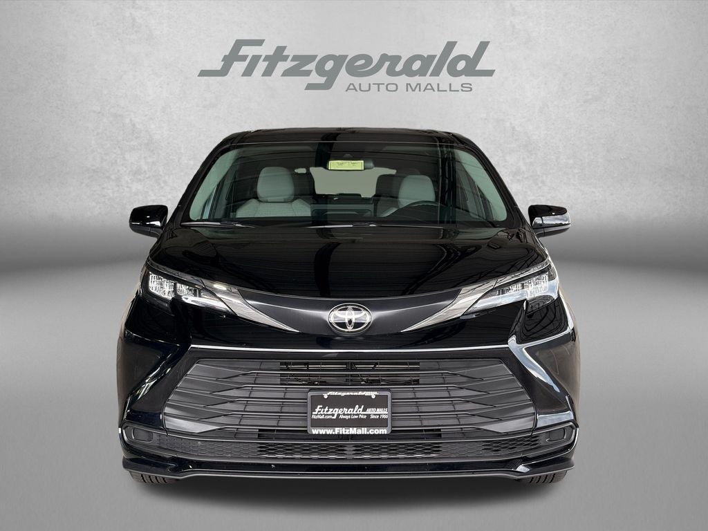 2026 Toyota Sienna LE 8 Passenger