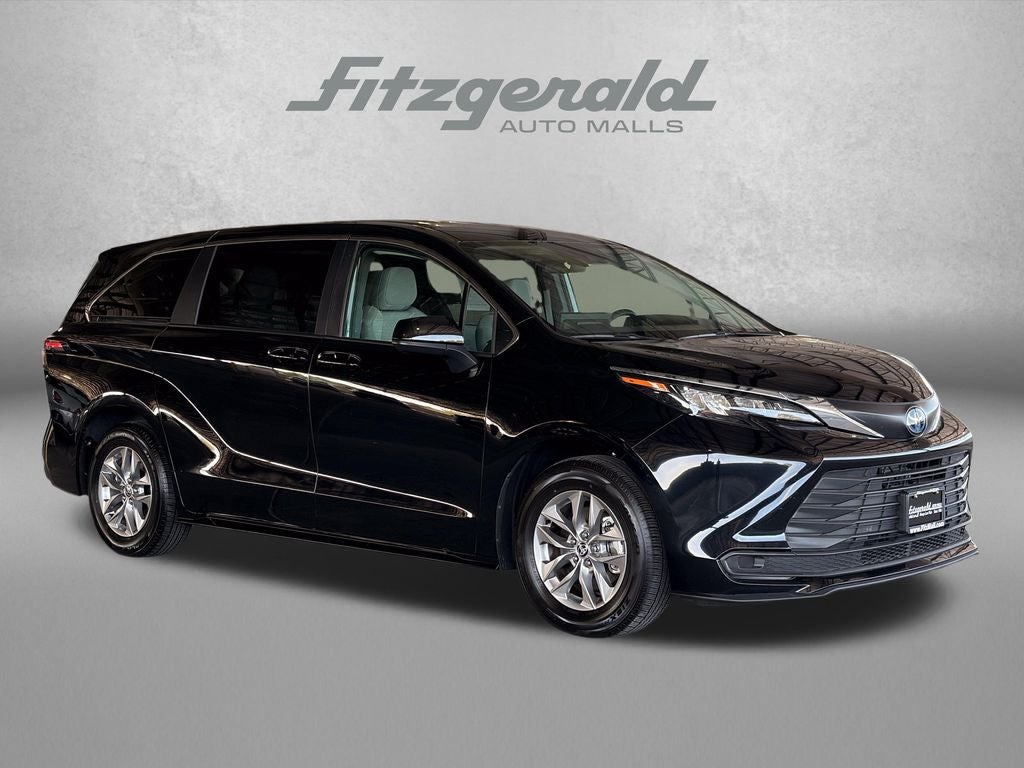 2025 Toyota Sienna LE 8 Passenger