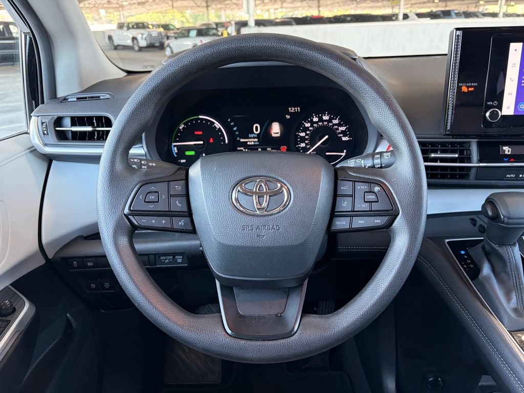 2025 Toyota Sienna LE 8 Passenger