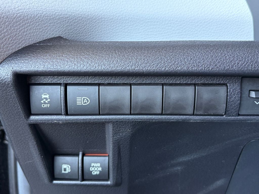 2025 Toyota Sienna LE 8 Passenger