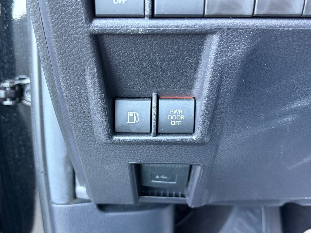 2025 Toyota Sienna LE 8 Passenger