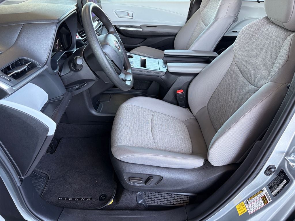 2025 Toyota Sienna LE 8 Passenger