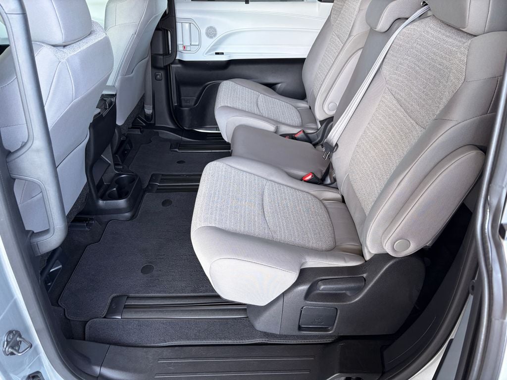 2025 Toyota Sienna LE 8 Passenger