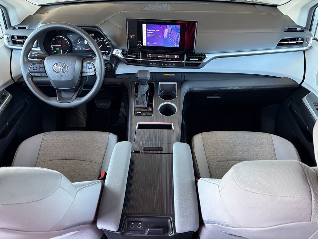 2025 Toyota Sienna LE 8 Passenger