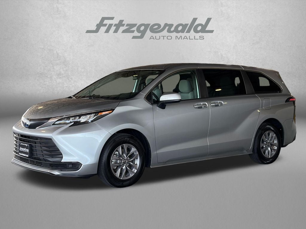 2025 Toyota Sienna LE 8 Passenger
