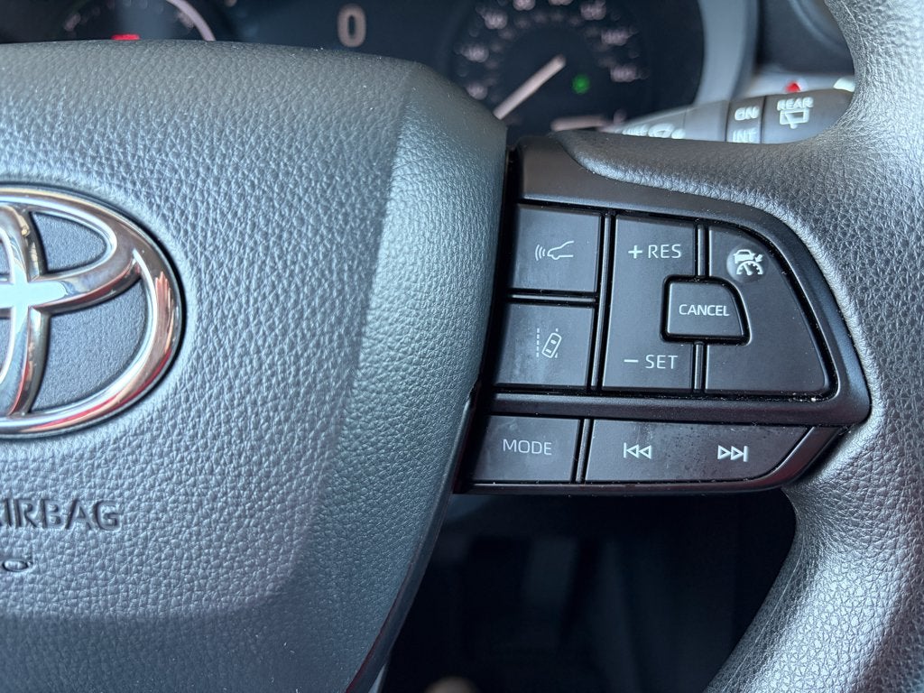 2025 Toyota Sienna LE 8 Passenger