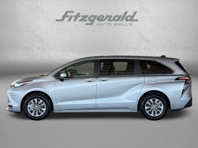 2025 Toyota Sienna LE 8 Passenger