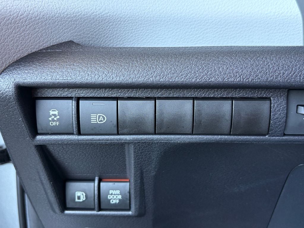 2025 Toyota Sienna LE 8 Passenger