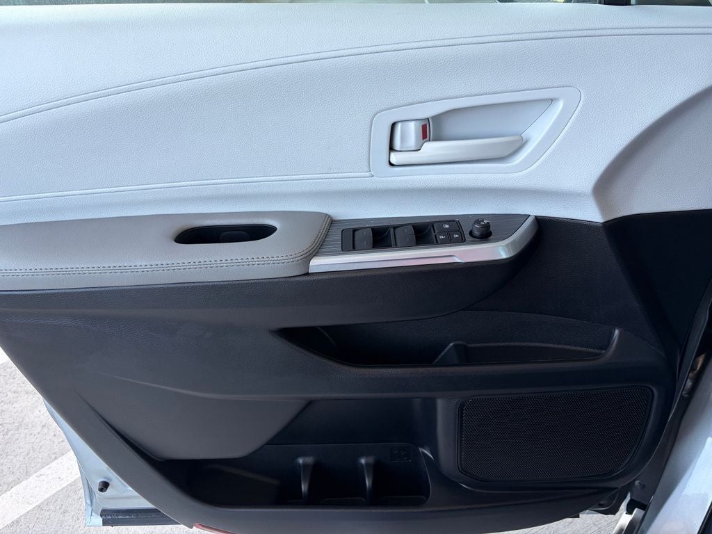 2025 Toyota Sienna LE 8 Passenger