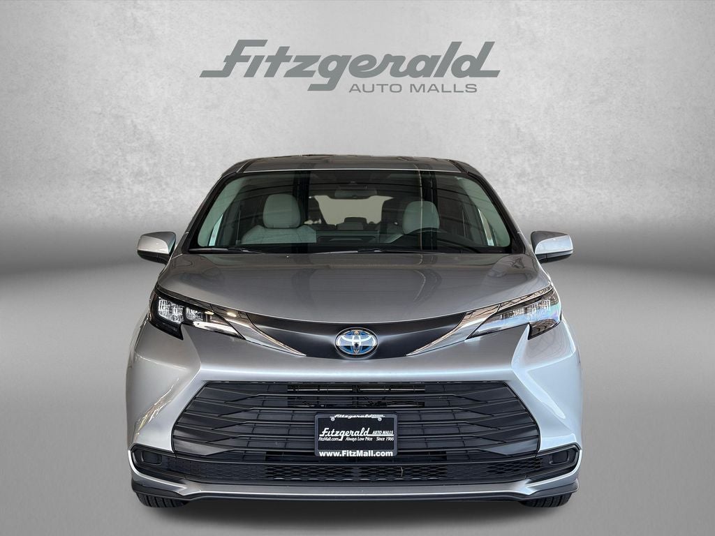 2025 Toyota Sienna LE 8 Passenger