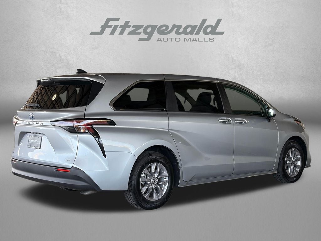 2025 Toyota Sienna LE 8 Passenger