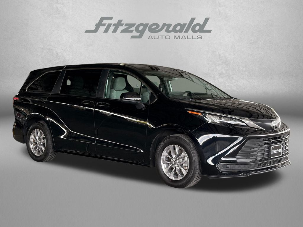 2026 Toyota Sienna LE 8 Passenger