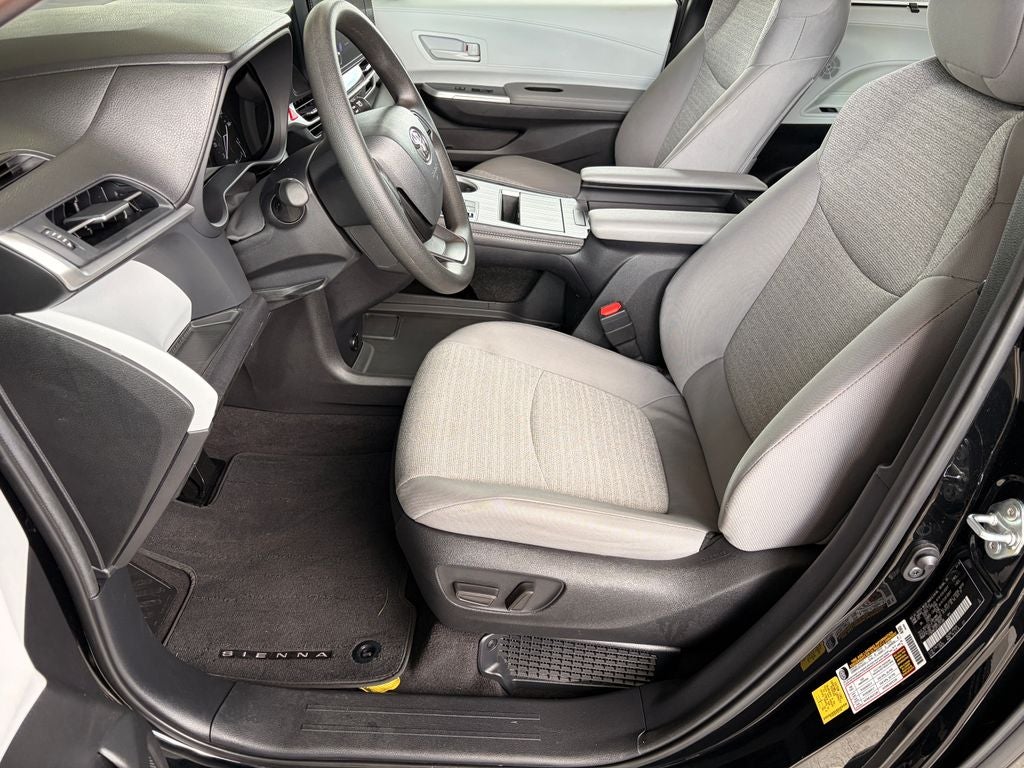 2026 Toyota Sienna LE 8 Passenger