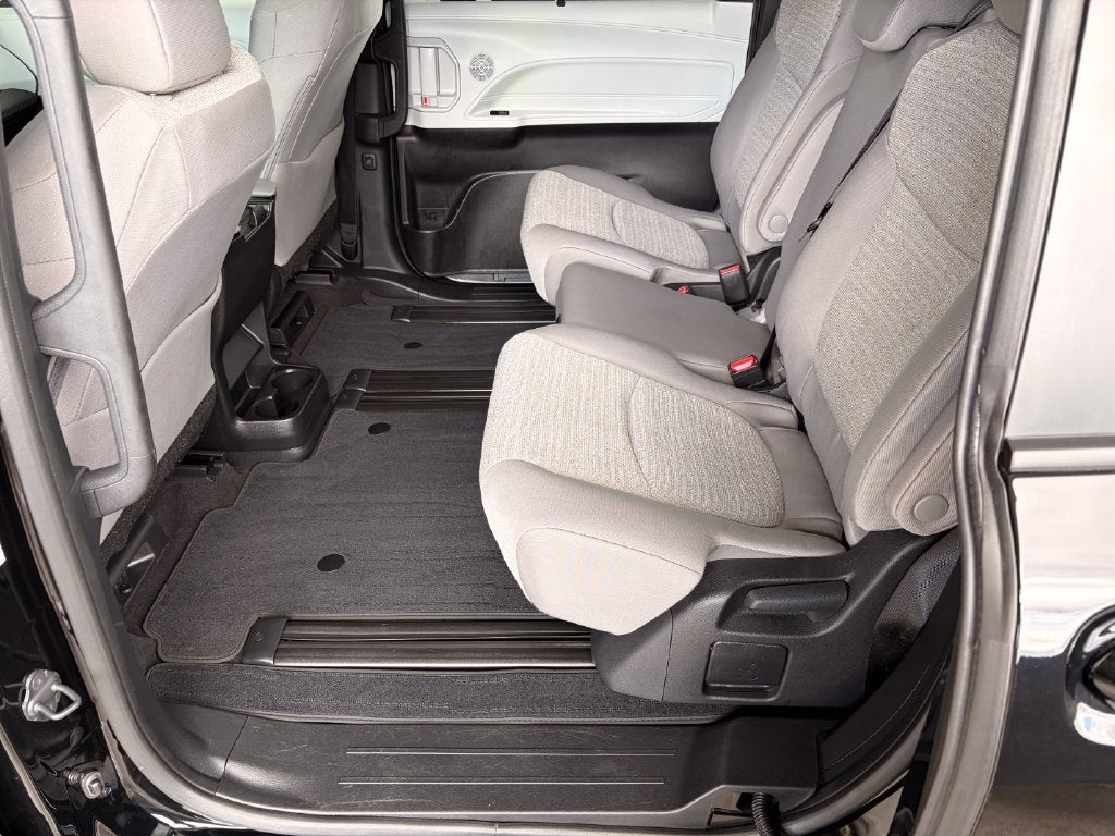 2026 Toyota Sienna LE 8 Passenger