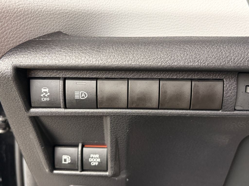 2026 Toyota Sienna LE 8 Passenger