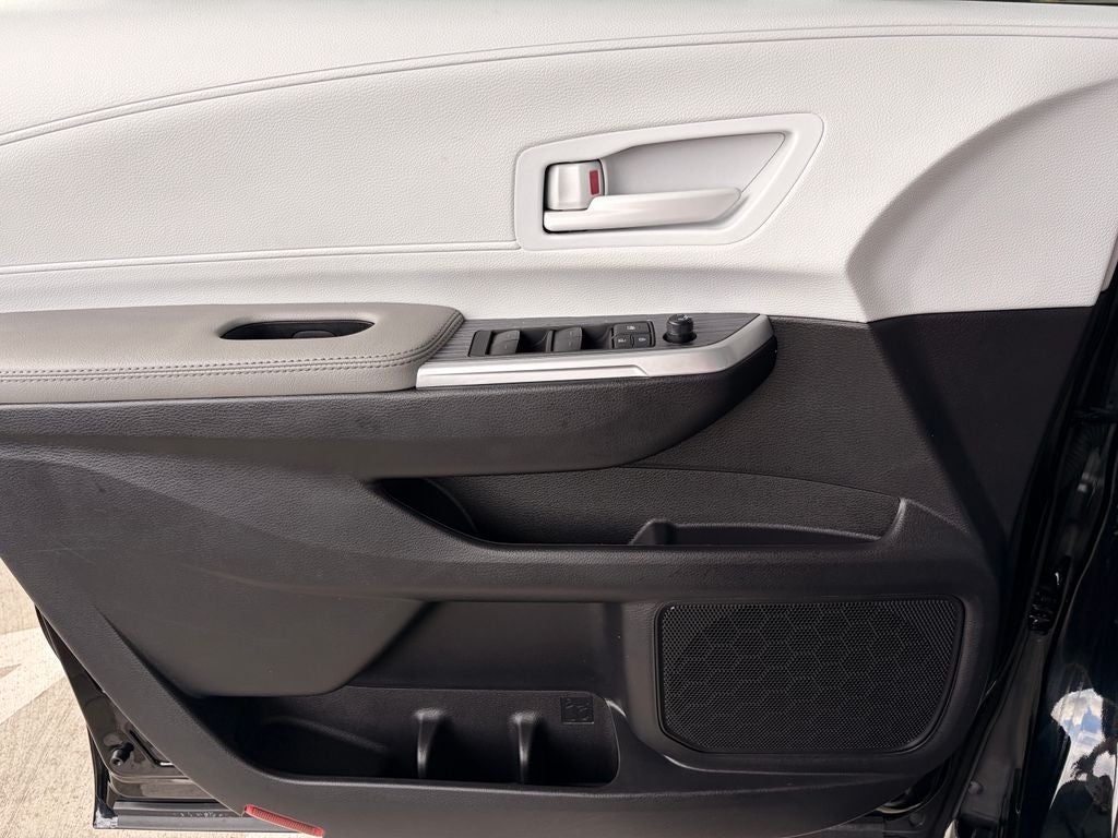 2026 Toyota Sienna LE 8 Passenger