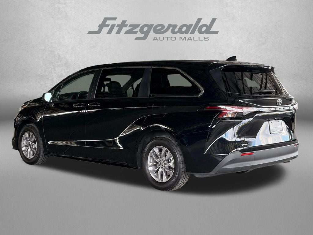 2026 Toyota Sienna LE 8 Passenger