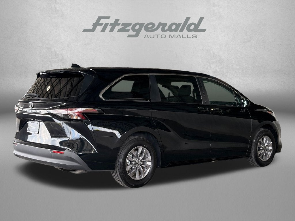 2026 Toyota Sienna LE 8 Passenger