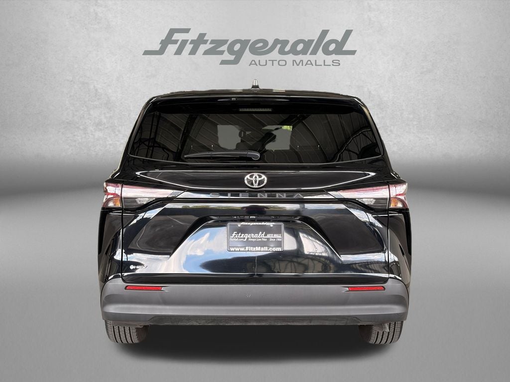 2026 Toyota Sienna LE 8 Passenger