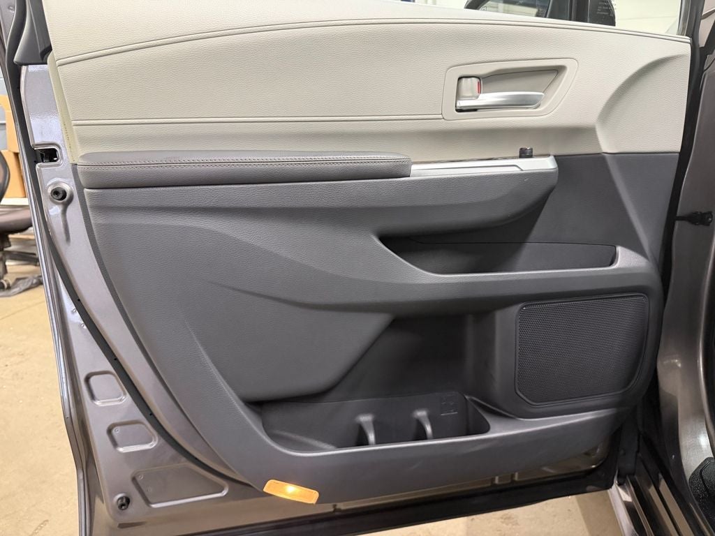 2022 Toyota SIENNA XLE XLE