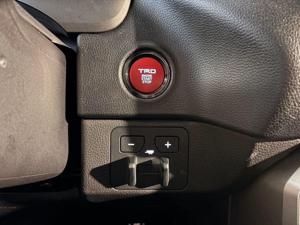 2025 Toyota TUNDRA 4X4 SR5