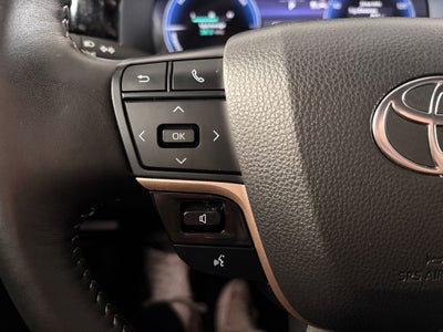 2025 Toyota CROWN XLE