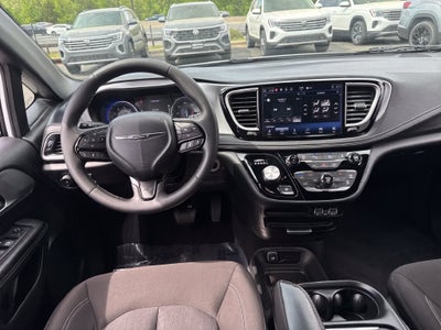 2024 Chrysler Pacifica Touring