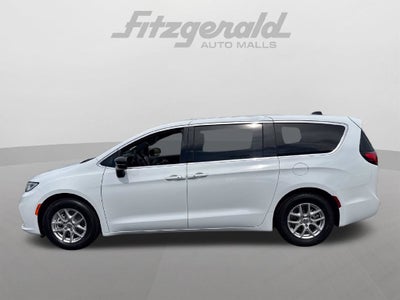 2024 Chrysler Pacifica Touring