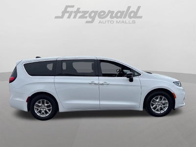 2024 Chrysler Pacifica Touring