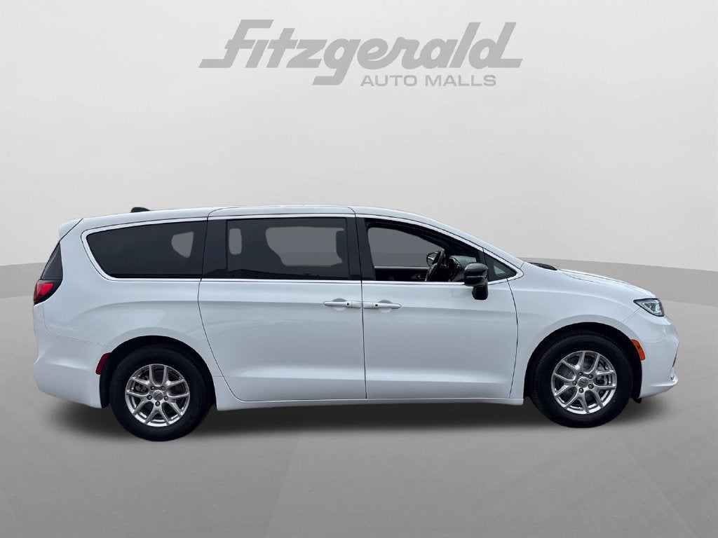 2024 Chrysler Pacifica Touring