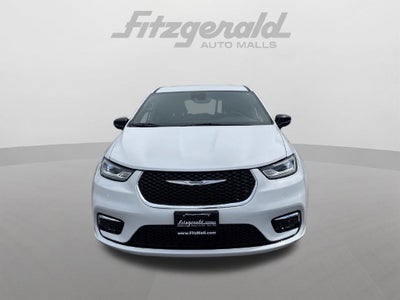 2024 Chrysler Pacifica Touring