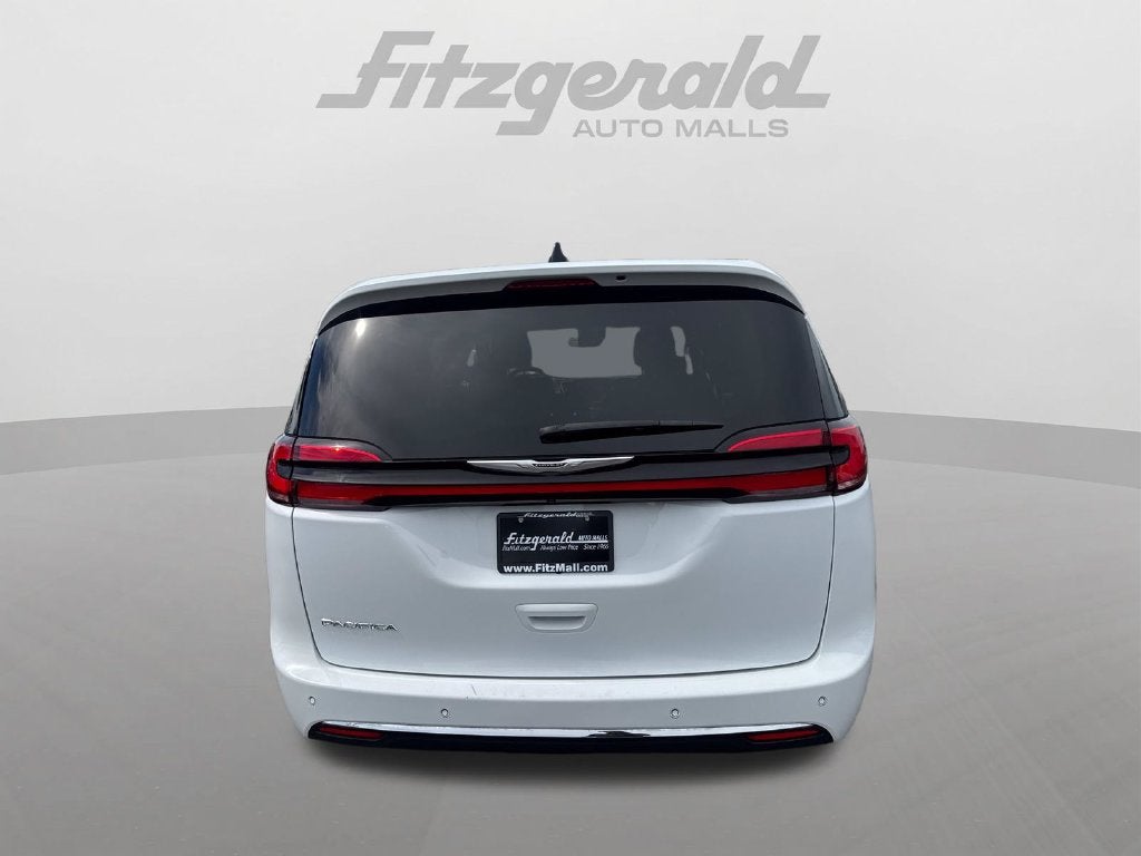 2024 Chrysler Pacifica Touring