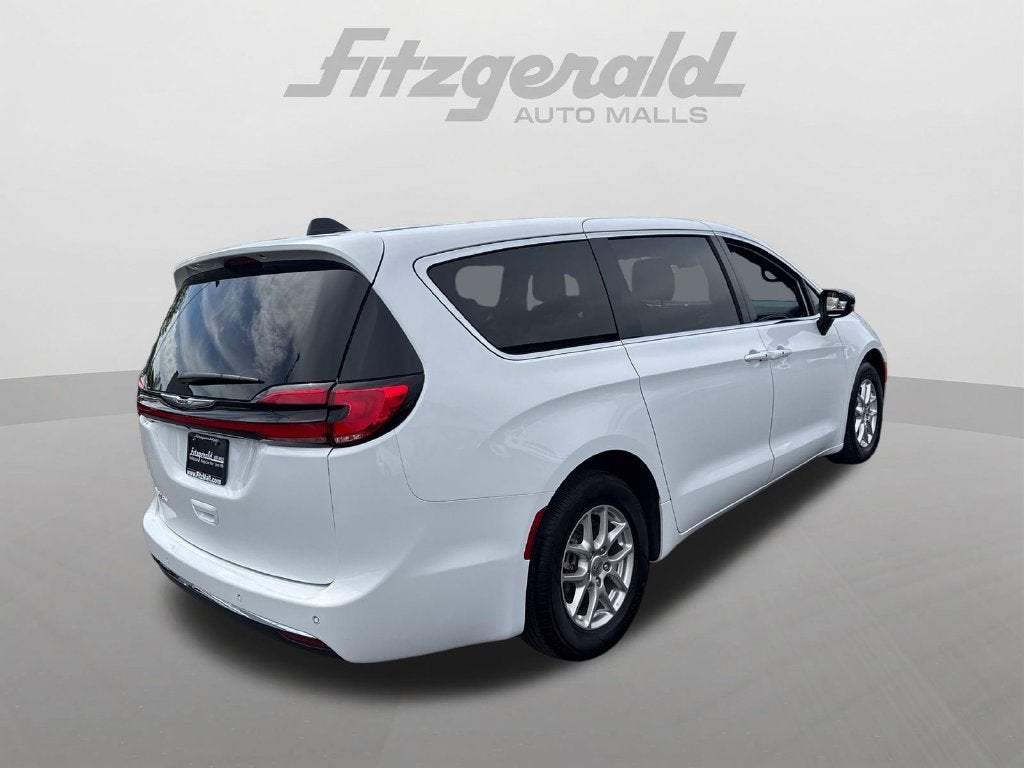 2024 Chrysler Pacifica Touring