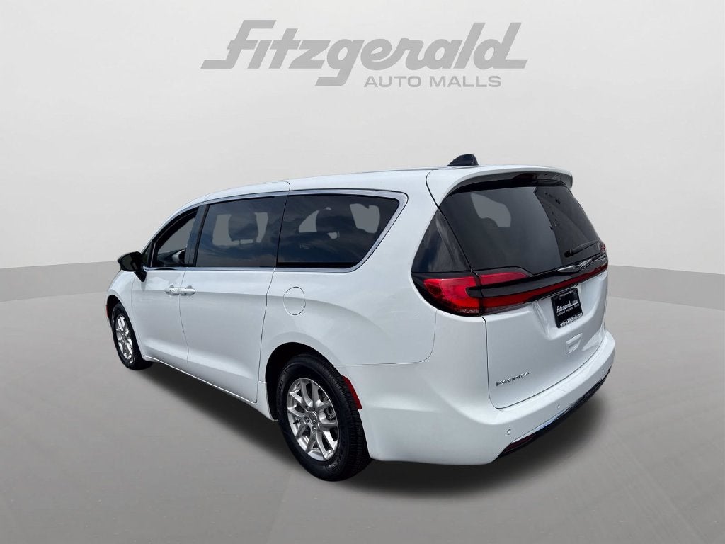 2024 Chrysler Pacifica Touring