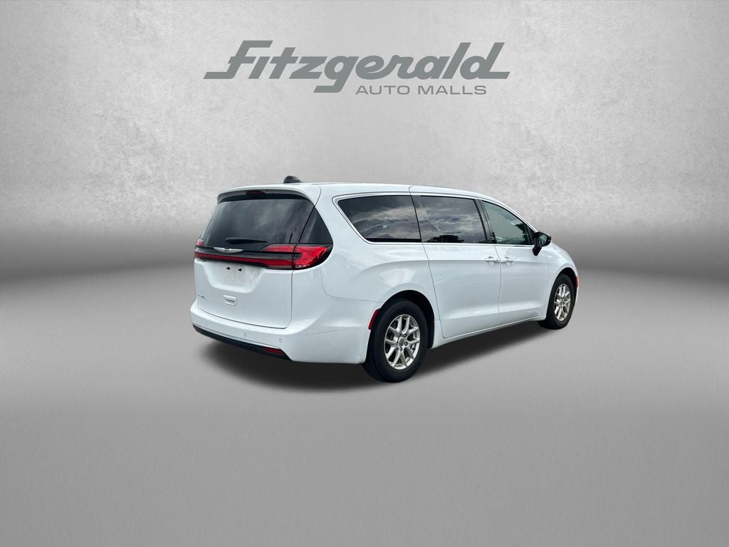 2025 Chrysler Pacifica Select