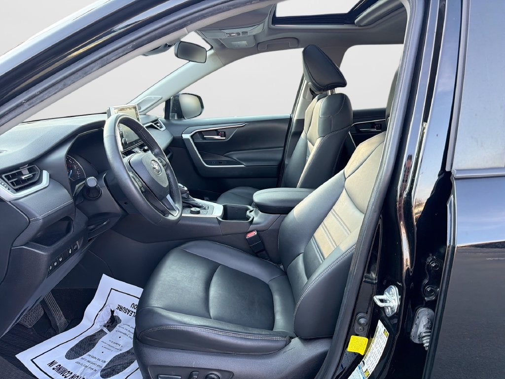 2022 Toyota RAV4 Hybrid XLE Premium
