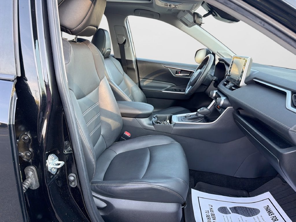 2022 Toyota RAV4 Hybrid XLE Premium