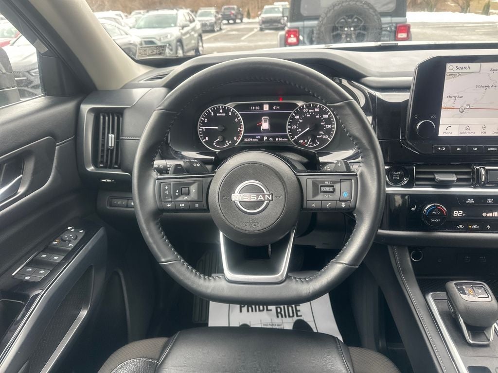 2025 Nissan Pathfinder SL