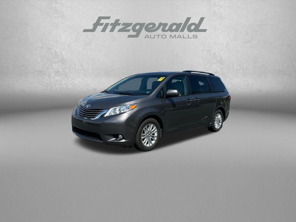 2017 Toyota SIENNA XLE 3.5L XLE 8 Passenger