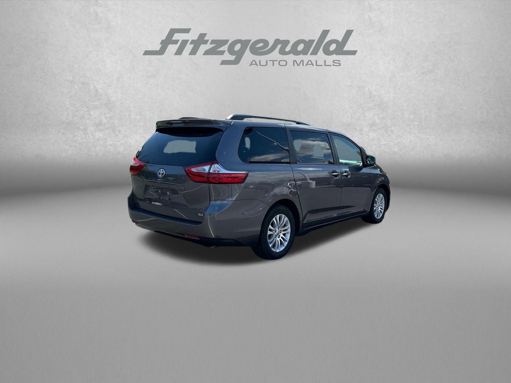 2017 Toyota SIENNA XLE 3.5L XLE 8 Passenger