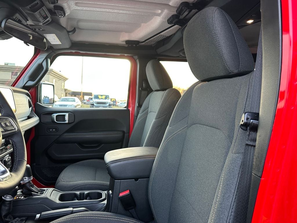 2025 Jeep Wrangler 4-Door Sahara 4x4