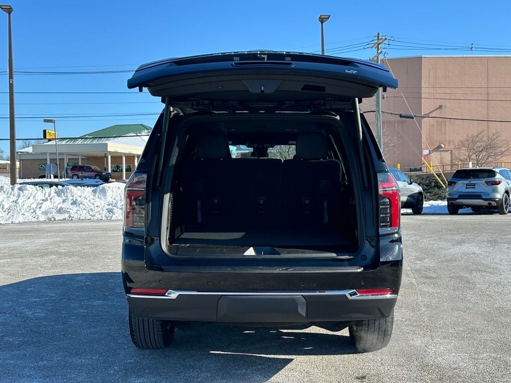 2025 Chevrolet Suburban LT