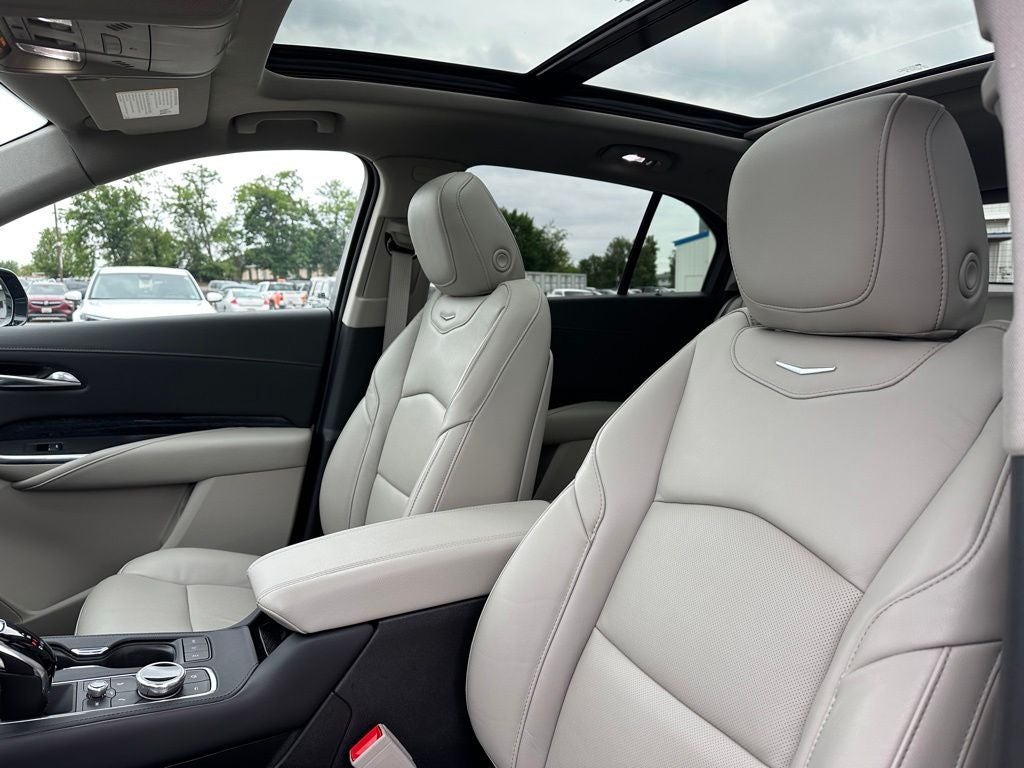 2023 Cadillac XT4 AWD Premium Luxury