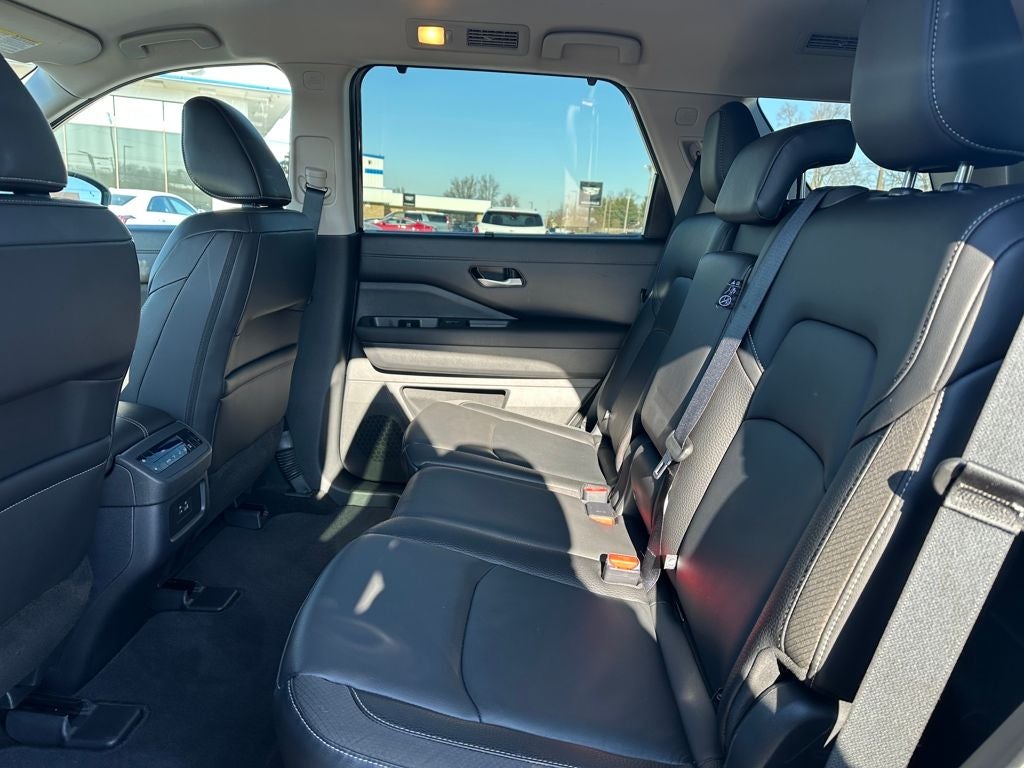 2025 Nissan Pathfinder SL 4WD