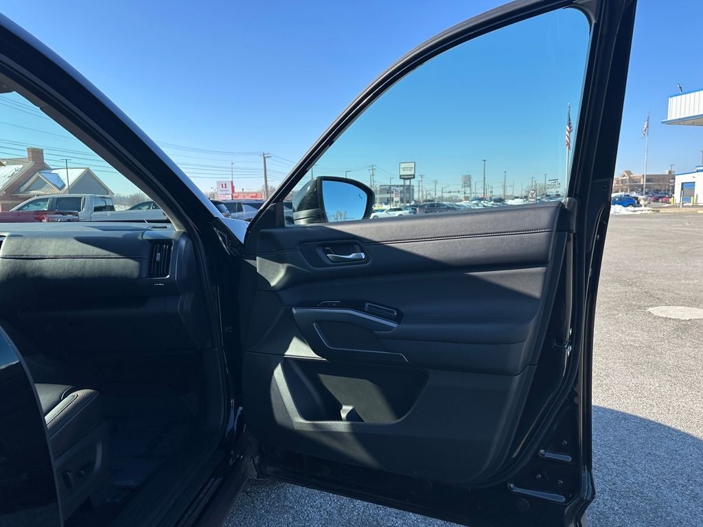 2025 Nissan Pathfinder SL 4WD